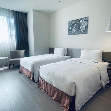 Golden Tulip Glory Fine Hotel Тайнань Екстер'єр фото