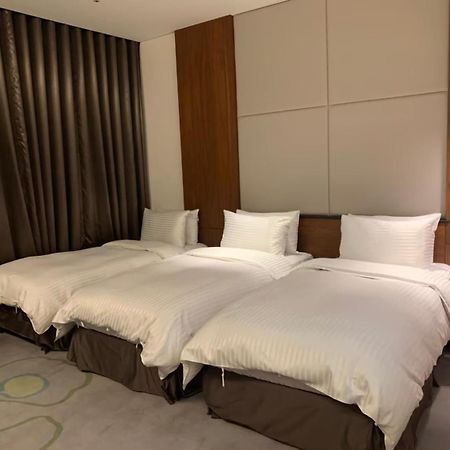 Golden Tulip Glory Fine Hotel Тайнань Екстер'єр фото