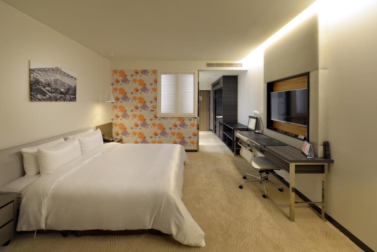 Golden Tulip Glory Fine Hotel Тайнань Екстер'єр фото