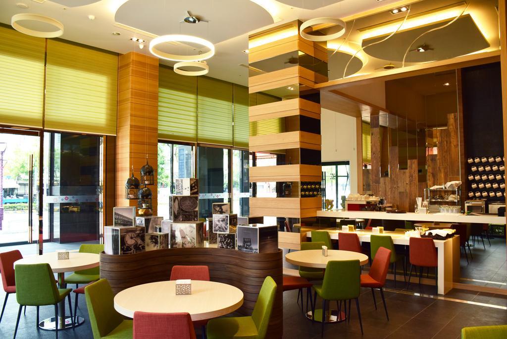 Golden Tulip Glory Fine Hotel Тайнань Екстер'єр фото