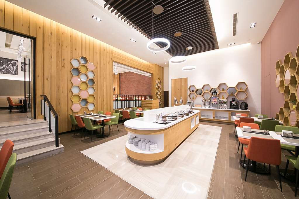 Golden Tulip Glory Fine Hotel Тайнань Ресторан фото