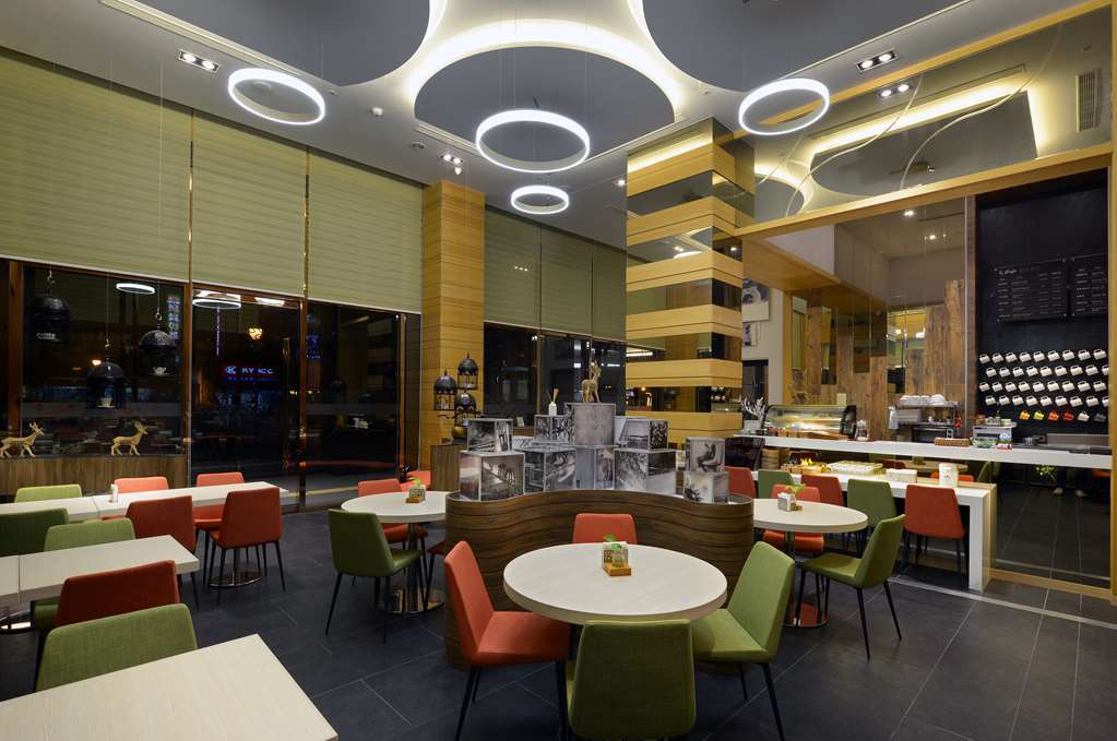 Golden Tulip Glory Fine Hotel Тайнань Ресторан фото
